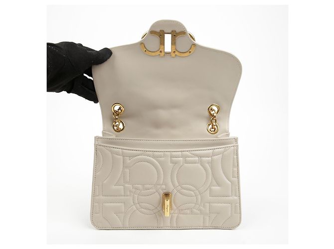 Salvatore Ferragamo Bolso de hombro acolchado con cadena Gancini - vista 14