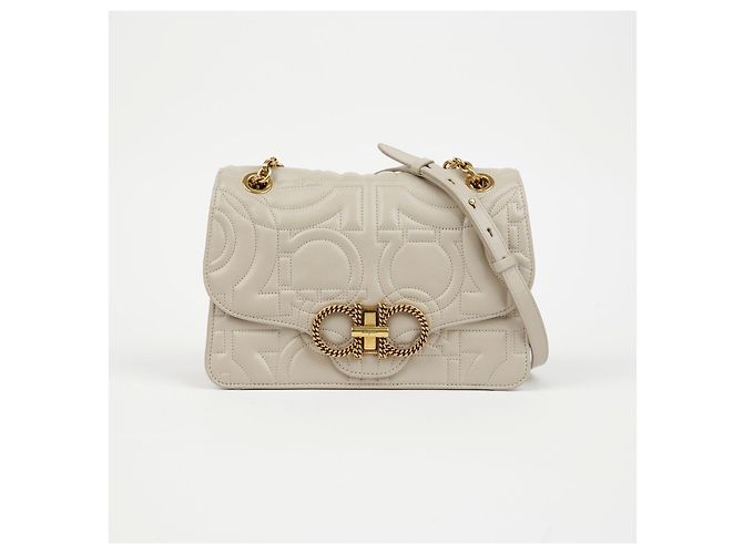 Salvatore Ferragamo Bolso de hombro acolchado con cadena Gancini - vista 2