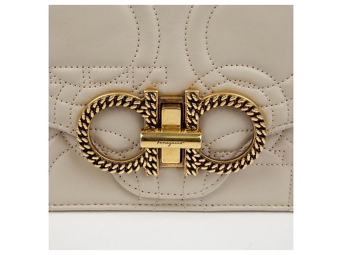 Salvatore Ferragamo Bolso de hombro acolchado con cadena Gancini - vista 3