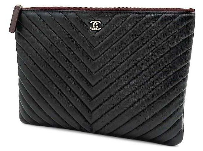 Chanel Clutch Caviar Chevron New Medium Nero - vista 2