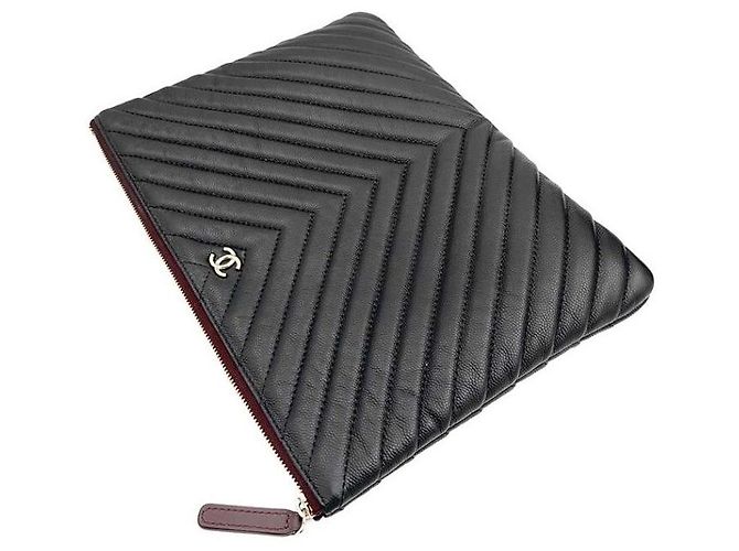 Chanel Clutch Caviar Chevron New Medium Nero - vista 5