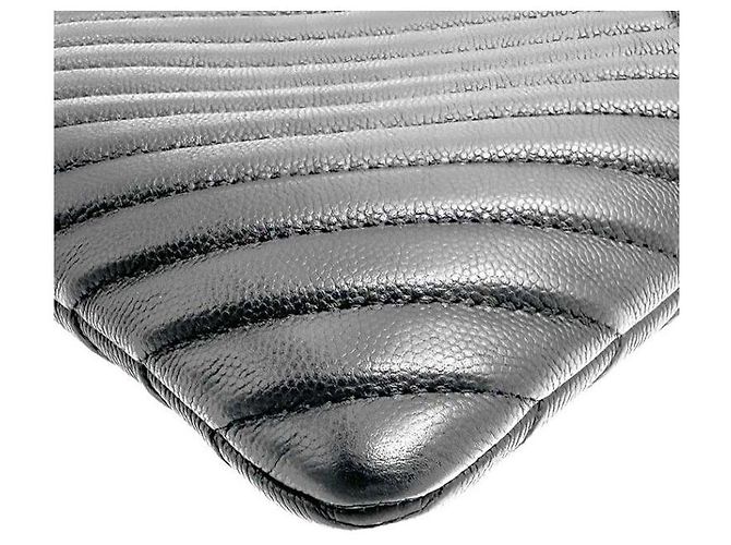 Chanel Clutch Caviar Chevron New Medium Nero - vista 7