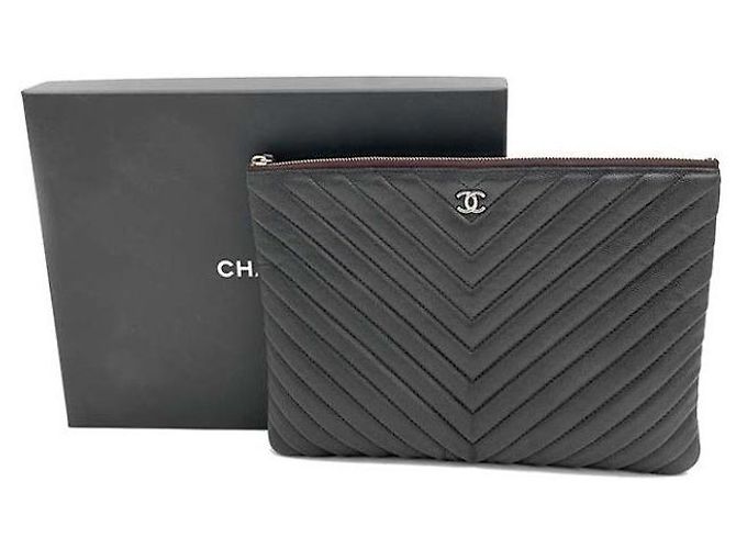 Chanel Clutch Caviar Chevron New Medium Nero - vista 8