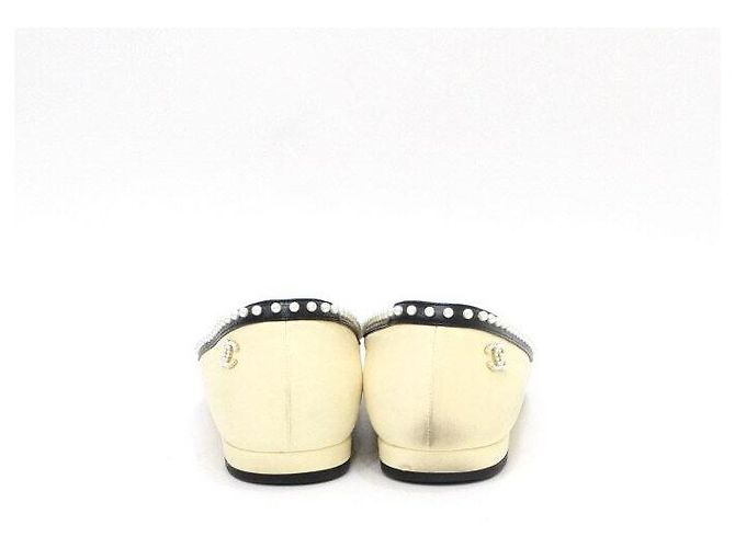 Chanel Scarpe basse da donna bicolore giallo e nero con perle - vista 5