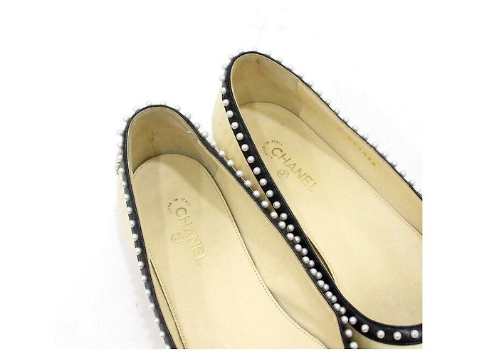 Chanel Scarpe basse da donna bicolore giallo e nero con perle - vista 6