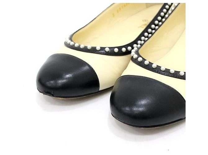 Chanel Scarpe basse da donna bicolore giallo e nero con perle - vista 7