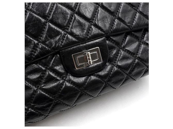 Chanel Große Vintage-Schultertasche in Schwarz mit silberner Kette - Ansicht 10