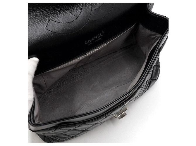 Chanel Große Vintage-Schultertasche in Schwarz mit silberner Kette - Ansicht 5