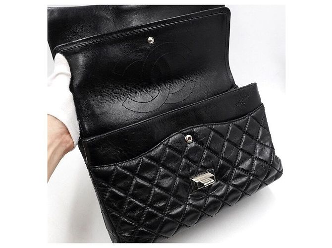 Chanel Große Vintage-Schultertasche in Schwarz mit silberner Kette - Ansicht 6