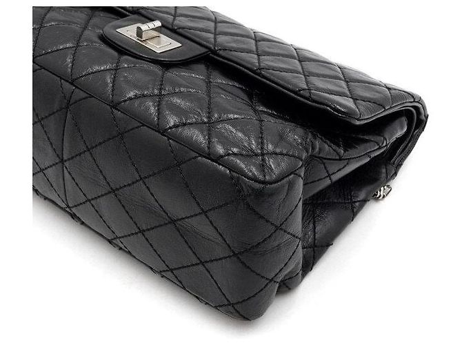 Chanel Große Vintage-Schultertasche in Schwarz mit silberner Kette - Ansicht 9