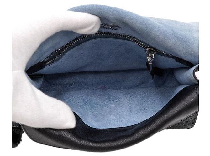 Prada Borsa a spalla e crossbody borchiata in pelle nera Nero - vista 5