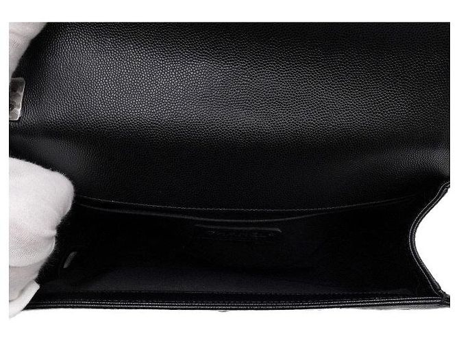 Chanel Borsa a tracolla Medium Flap in pelle Caviar nera Nero - vista 5
