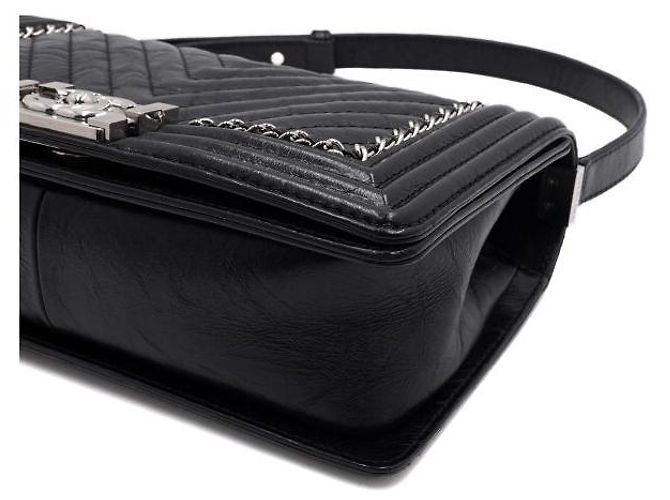 Chanel Borsa a spalla e crossbody Boy Medium in vitello nero con catena argento - vista 10