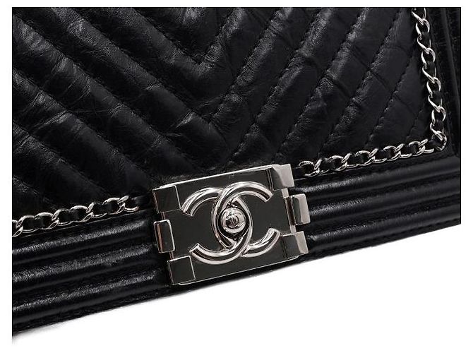 Chanel Borsa a spalla e crossbody Boy Medium in vitello nero con catena argento - vista 12