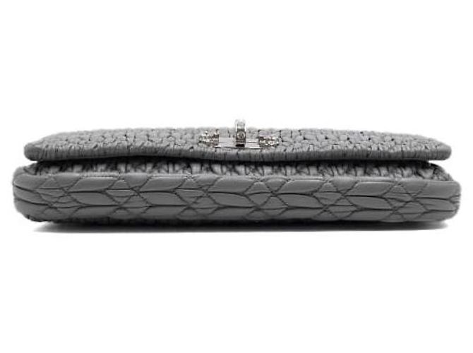 Miu Miu Clutch e borsa a tracolla in Nappa matelassé grigia - vista 7