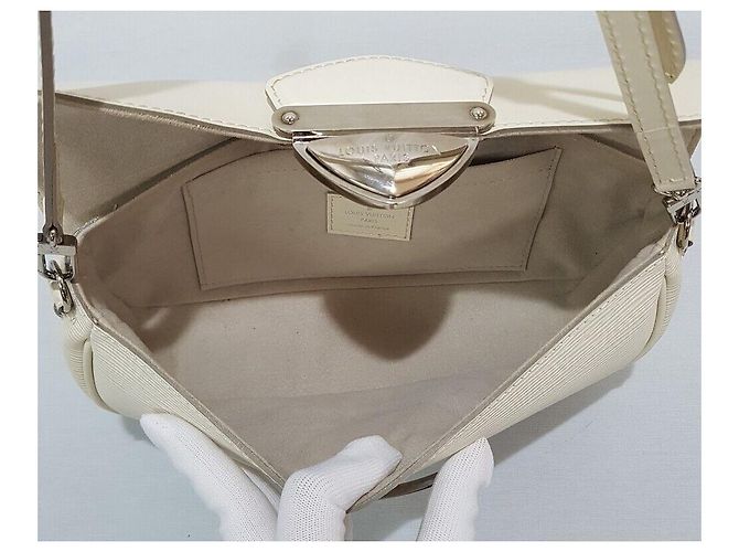 Louis Vuitton Epi Montaigne PM Bianco - vista 9