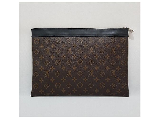 Louis Vuitton Pochette Discovery GM Noir - vue 4