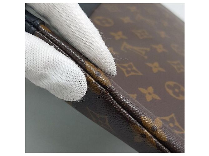 Louis Vuitton Pochette Discovery GM Noir - vue 6
