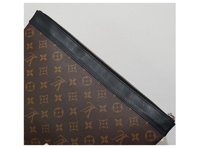 Louis Vuitton Pochette Discovery GM Noir - vue 7