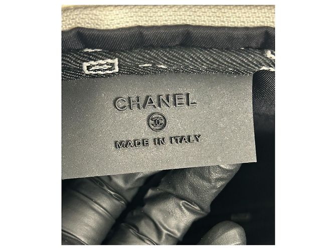 Chanel Borsa a tracolla sportiva bianca - vista 12