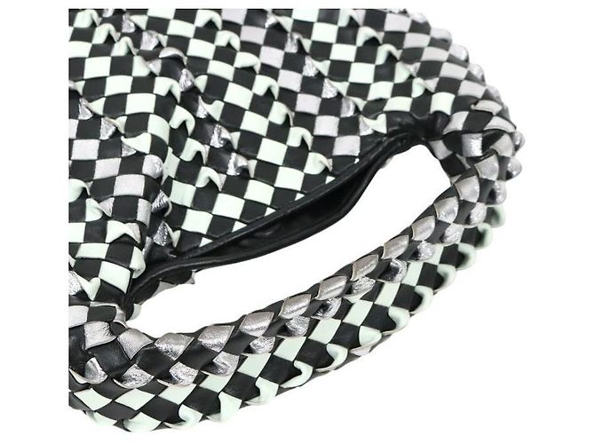 Bottega Veneta Gewebte Tasche in Schwarz-Weiß - Ansicht 7