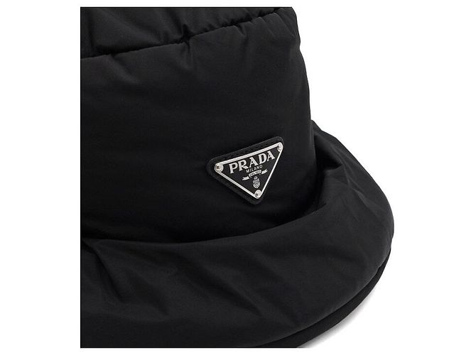 Prada Cappello bucket in nylon imbottito nero da donna - vista 4