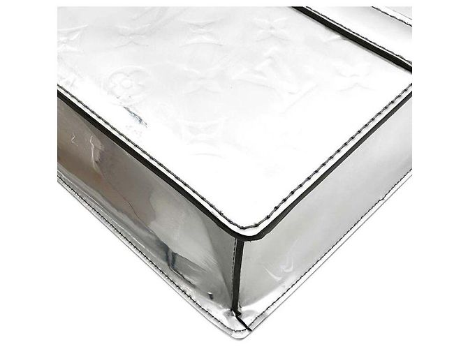 Louis Vuitton Mirror Bolsa Plana Prata - vista 7