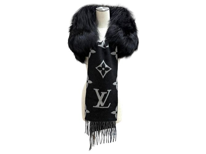 Stola Louis Vuitton in cashmere nero e pelliccia di volpe - vista 2