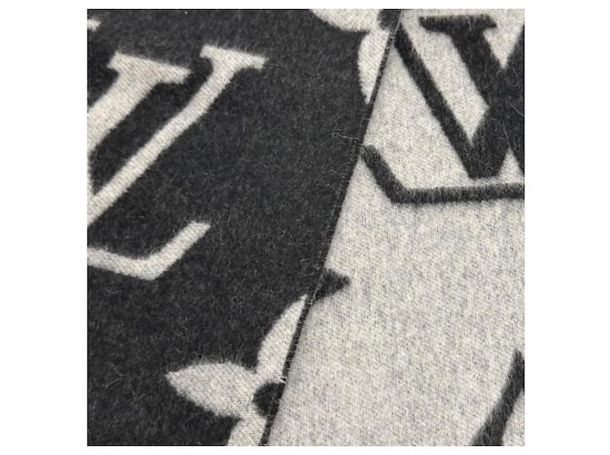 Stola Louis Vuitton in cashmere nero e pelliccia di volpe - vista 4