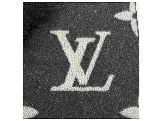 Stola Louis Vuitton in cashmere nero e pelliccia di volpe - vista 6