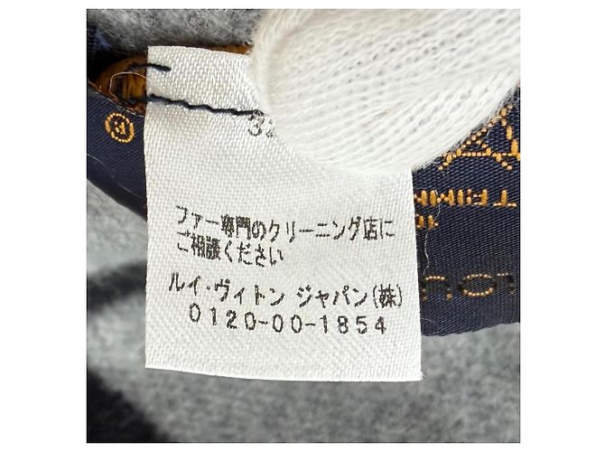 Stola Louis Vuitton in cashmere nero e pelliccia di volpe - vista 8