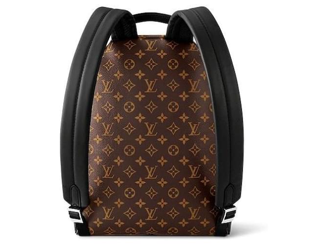 Louis Vuitton Sac à dos Discovery PM Monogram Macassar Noir - vue 3