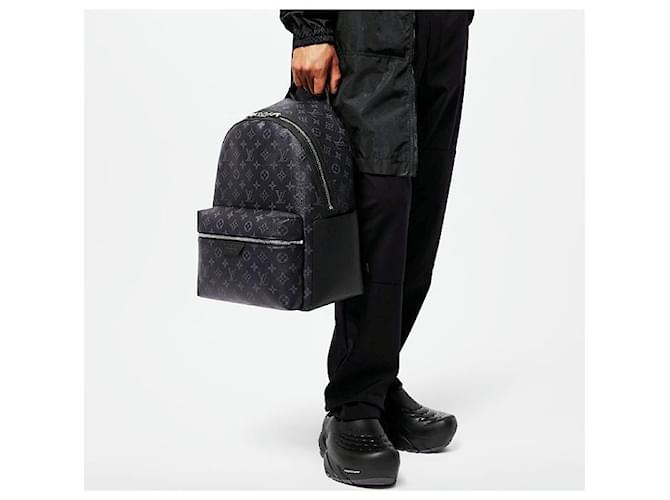 Louis Vuitton Zaino Discovery PM Monogram Eclipse Nero - vista 15