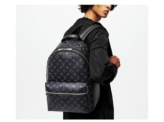 Louis Vuitton Zaino Discovery PM Monogram Eclipse Nero - vista 16