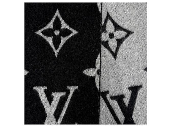 Stola Louis Vuitton in cashmere nero e pelliccia di volpe - vista 5