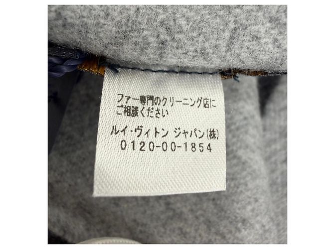 Stola Louis Vuitton in cashmere nero e pelliccia di volpe - vista 8