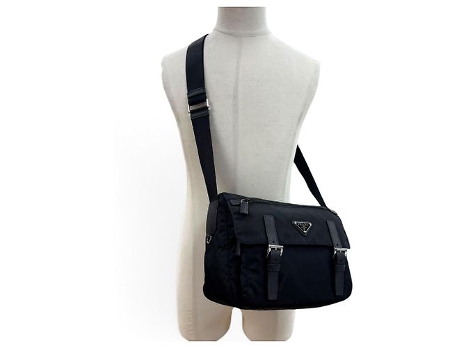 Borsa a tracolla Prada 1BD953 in Re-Nylon con placca logo triangolare Nero - vista 3