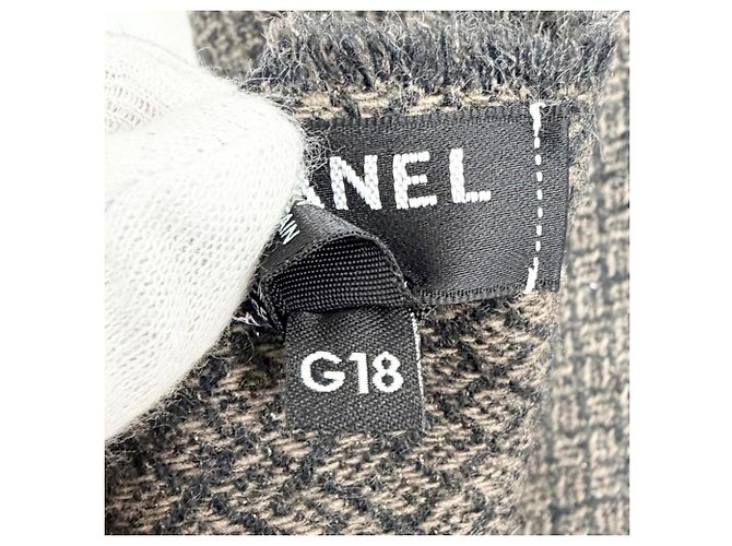 Stola lunga in cashmere marrone Chanel G18 - vista 8