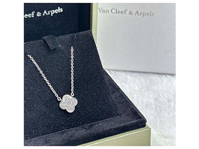 Van Cleef & Arpels Collana WG Pure Line Diamond Alhambra Necklace D'oro - vista 2