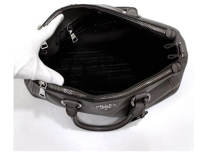 Prada Borsa Tote e Borsa a Tracolla con Doppia Zip in Vitello Morbido Grigio - vista 6