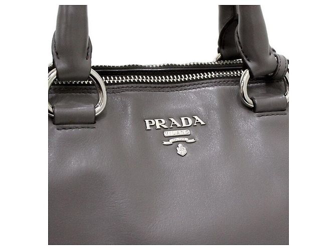 Prada Borsa Tote e Borsa a Tracolla con Doppia Zip in Vitello Morbido Grigio - vista 9