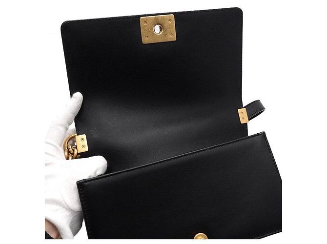 Chanel Borsa a tracolla Boy Medium in pelle di vitello nera con catena dorata Nero - vista 7