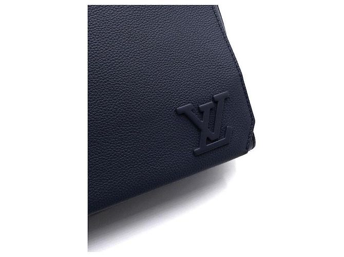 Louis Vuitton Borsa Messenger Aero Letter in pelle blu navy - vista 11