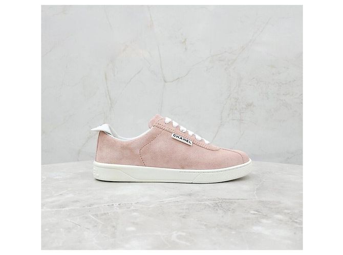 Chanel Baskets en daim rose avec logo - vue 6