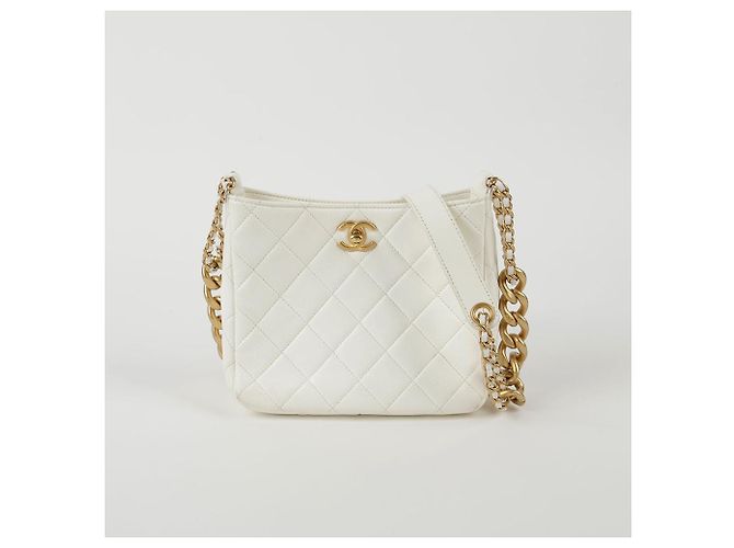 Chanel Borsa hobo in pelle bianca con logo CC, tracolla a catena e crossbody Bianco - vista 2