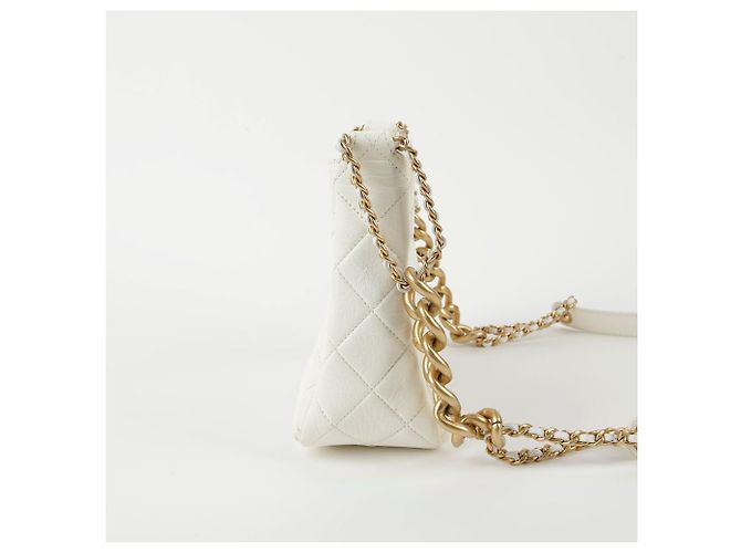 Chanel Borsa hobo in pelle bianca con logo CC, tracolla a catena e crossbody Bianco - vista 7