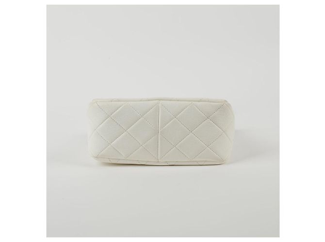 Chanel Borsa hobo in pelle bianca con logo CC, tracolla a catena e crossbody Bianco - vista 8