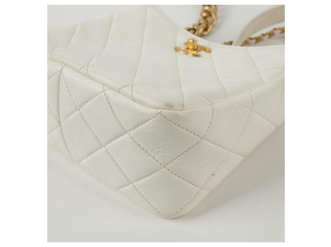 Chanel Borsa hobo in pelle bianca con logo CC, tracolla a catena e crossbody Bianco - vista 9