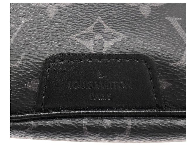 Louis Vuitton Monogram Eclipse Discovery Bumbag PM Noir - vue 4