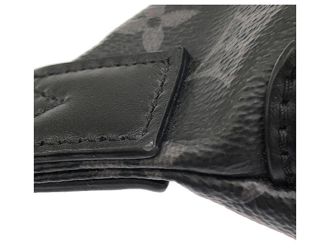Louis Vuitton Monogram Eclipse Discovery Bumbag PM Noir - vue 5